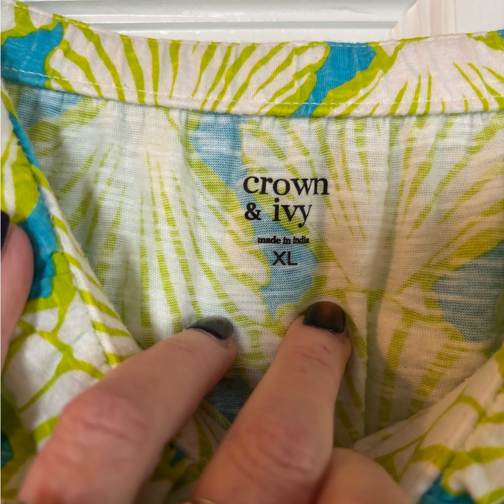 Great condition Crown & Ivy strapless top. Size XL. - Picture 2 of 2